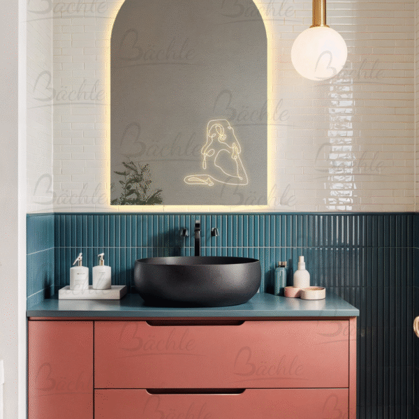 این محصول به بلک‌لایت مجهز بوده و قابلیت اجرای نور نئون نیز دارد. نورپردازی قابل تنظیم آن، تجربه‌ای متفاوت در حمام ایجاد می‌کند و محیط را با دکوراسیون داخلی هماهنگ می‌سازد. استفاده از این نورها نه تنها جلوه‌ای مدرن به فضا می‌دهد بلکه شرایط نوری مطلوبی را هم برای آرایش یا اصلاح فراهم می‌آورد.