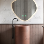 آینه دفرمه روشویی Code : ADF13 ترکیبی از طراحی زیبا، امکانات هوشمند و قابلیت سفارشی‌سازی است. این آینه نه تنها جلوه‌ای مدرن به حمام یا سرویس بهداشتی شما می‌دهد، بلکه با ویژگی‌هایی مانند ضد بخار بودن، بلوتوث، نورپردازی نئون و آینه آرایشی، تجربه‌ای راحت‌تر و لوکس‌تر ارائه می‌دهد. اگر به دنبال محصولی هستید که هم زیبا باشد و هم امکانات مدرن داشته باشد، مدل ADF13 می‌تواند بهترین انتخاب شما باشد.